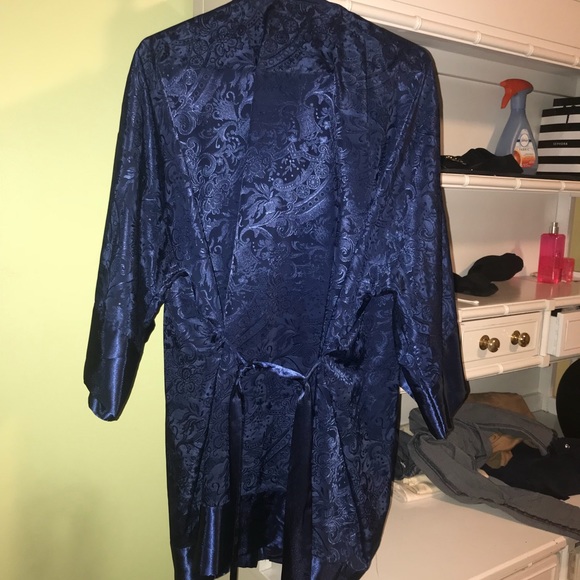 Victoria’s secret kimono robe - Picture 3 of 6